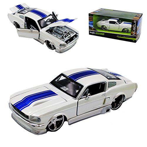 Maisto Ford Mustang Shelby GT500 1967 Eleanor Metallic Weiss mit Blau Coupe 1/24 Modell Auto mit individiuellem Wunschkennzeichen von Maisto