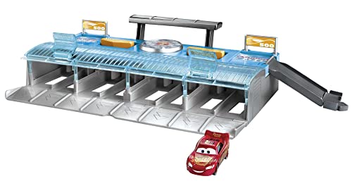 Disney Pixar Cars FLK12 - Rennbahn, Spielset mit 8 Bahnen und Champion Lightning McQueen, Spielzeug ab 4 Jahren[Exklusiv bei Amazon] von Mattel