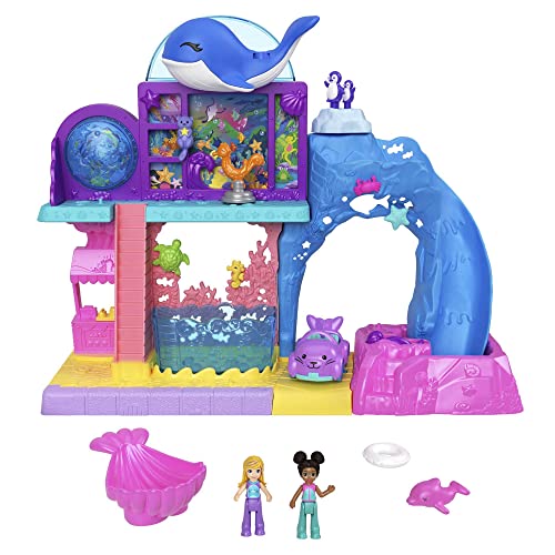 Polly Pocket Pollyville Aquarium mit Shani, Spielset mit 2 Puppen, Spielzeugauto und 11 Zubehörteilen, darunter 8 Meerestiere, Spielzeug mit Wasserspiel, HKW15 von Mattel