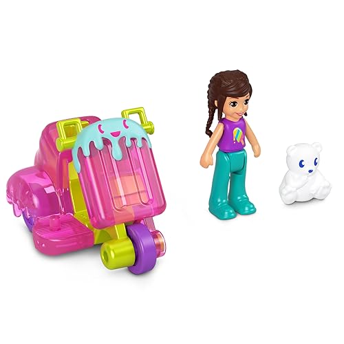 Polly Pocket Sammler-Micro-Mini-Fahrzeug, bewegliche Puppe und Haustier-Set – Polly's Friend Eiscreme-Themenpuppe mit 3-Rad-Roller-Auto und weißem Bären-Sidekick-Spielset von Mattel