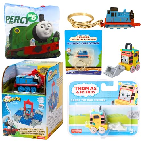 Thomas & Friends Spielzeugfiguren-Spielset, Druckguss-Schlüsselanhänger, Kissen und Druckguss-Motorfiguren-Bündel – Set 13 – Rettungszentrum-Spielset, Druckguss-Schlüsselanhänger, Sandy von Mattel