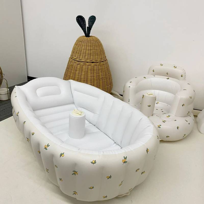 Blow Up Baby Bath™ - für kleine Wasserratten - Aufblasbare Babywanne Olivgrünesmuster | Pädagogisches Holzspielzeug von Mein Kleines Baby