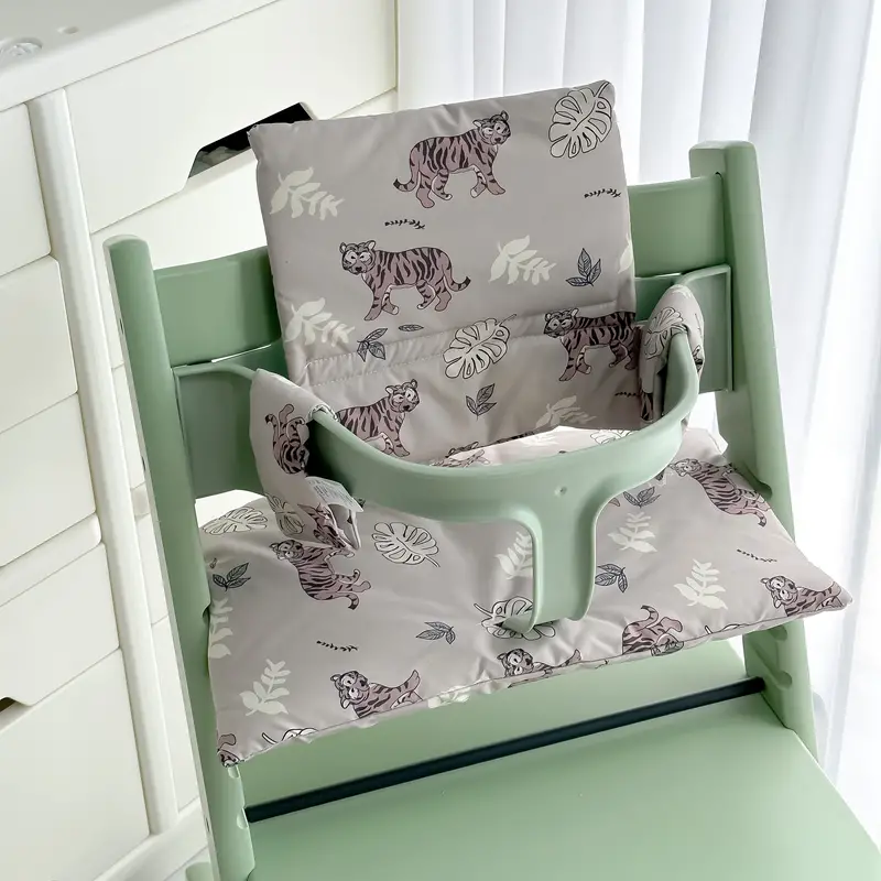 ComfortSeat – Weich & Stabil – Kinderstuhlkissen Blätter Tiger | Pädagogisches Holzspielzeug ComfortSeat – Weich & Stabil – Kinderstuhlkissen Blätter Tiger | Pädagogisches Holzspielzeug von Mein Kleines Baby