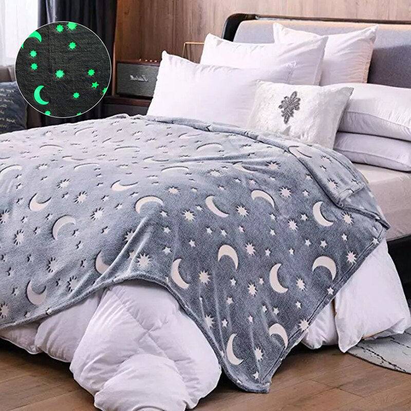 Glow In The Dark Blanket™ - Funkelnde Träume - Decke mit Nachtlichtern 100x150 cm | Pädagogisches Holzspielzeug von Mein Kleines Baby