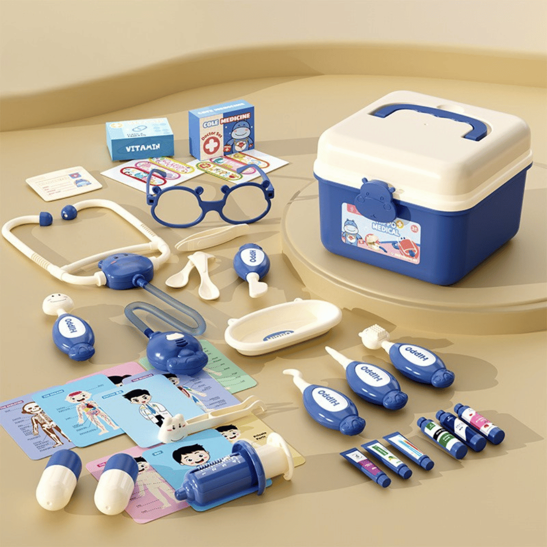 Hippo Doctors Set™ - Mini-Ärzte in Aktion - Spielzeug-Arzt-Set 37 Teile / Blau | Pädagogisches Holzspielzeug von Mein Kleines Baby