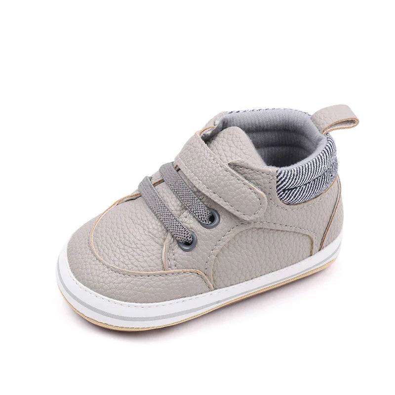 Mini Fashion™ - Erste Schritte - Babyschuhe Grau / 11 (0-11 Monate) | Pädagogisches Holzspielzeug von Mein Kleines Baby