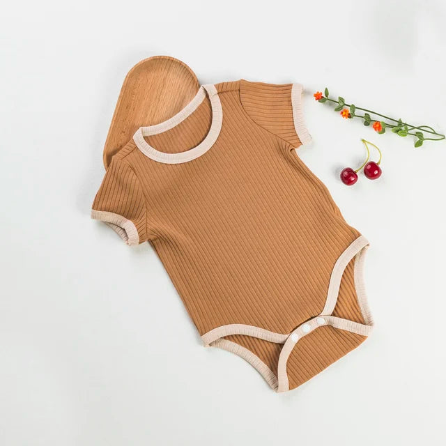 Mini Fashion™ - Lustige Farbkombinationen - Baby-Strampler Braun / 70 (6-12 Monate) | Pädagogisches Holzspielzeug von Mein Kleines Baby