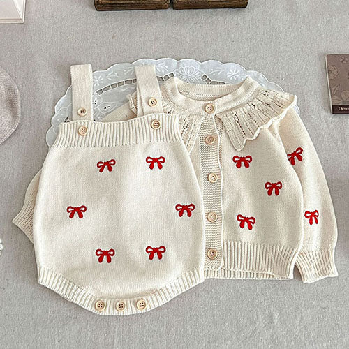 Mini Fashion™ - Niedlicher Look - Gestrickte Kleidungssets Weiß Rot - Set / 100 (3 Jahre) | Pädagogisches Holzspielzeug von Mein Kleines Baby