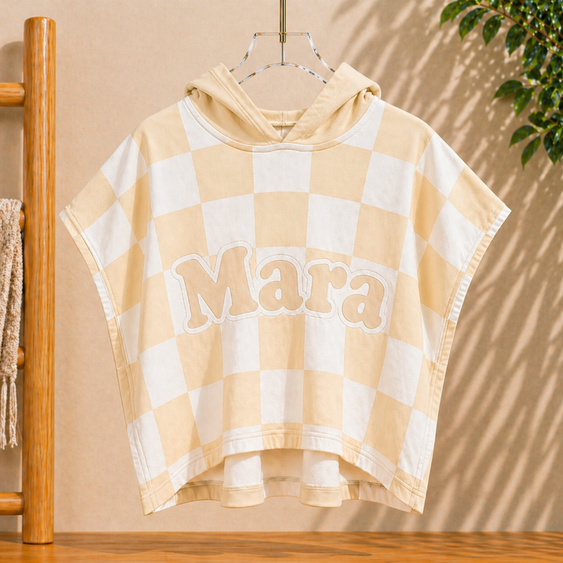 Personalized Hooded Towel – Weich & Einzigartig – Personalisiertes Kinder-Bademantel Vanille / 60x80cm | Pädagogisches Holzspielzeug Personalized Hooded Towel – Weich & Einzigartig – Personalisiertes Kinder-Bademantel Vanille / 60x80cm | Pädagogisches Holzspielzeug von Mein Kleines Baby