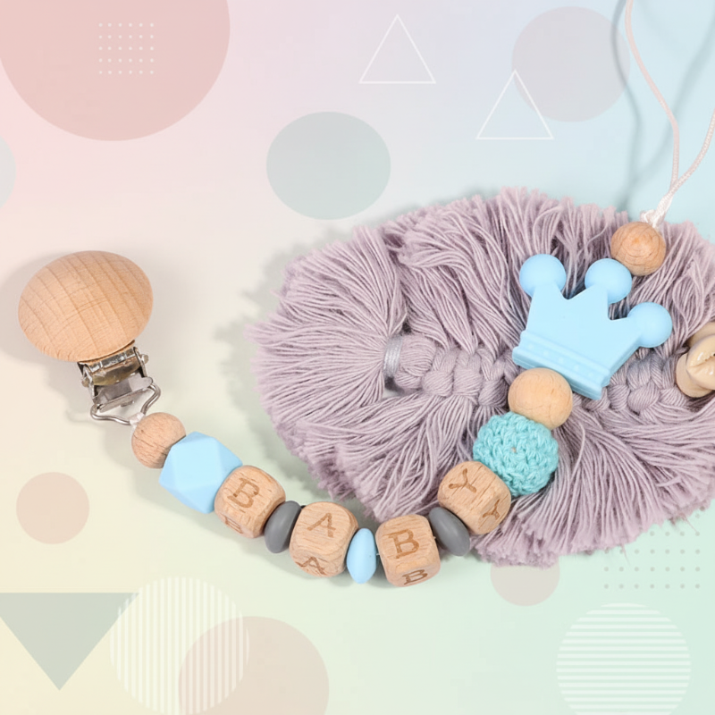 Personalized Pacifier Chain – Sicher & stilvoll – Personalisierte Schnullerkette Hellblau | Pädagogisches Holzspielzeug Personalized Pacifier Chain – Sicher & stilvoll – Personalisierte Schnullerkette Hellblau | Pädagogisches Holzspielzeug von Mein Kleines Baby