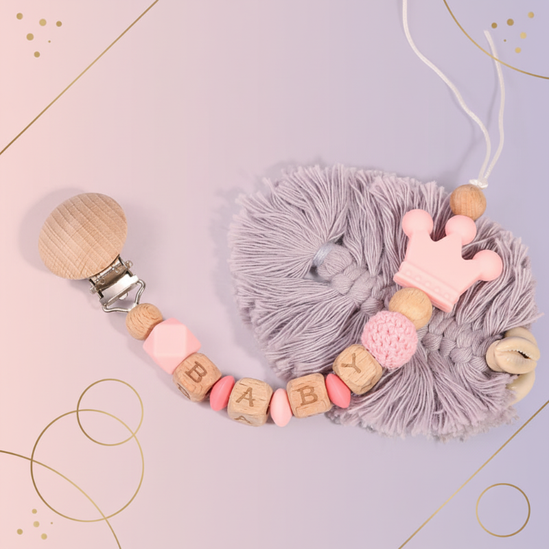 Personalized Pacifier Chain– Sicher&stilvoll– Personalisierte Schnullerkette Hellrosa | Pädagogisches Holzspielzeug Personalized Pacifier Chain– Sicher&stilvoll– Personalisierte Schnullerkette Hellrosa | Pädagogisches Holzspielzeug von Mein Kleines Baby