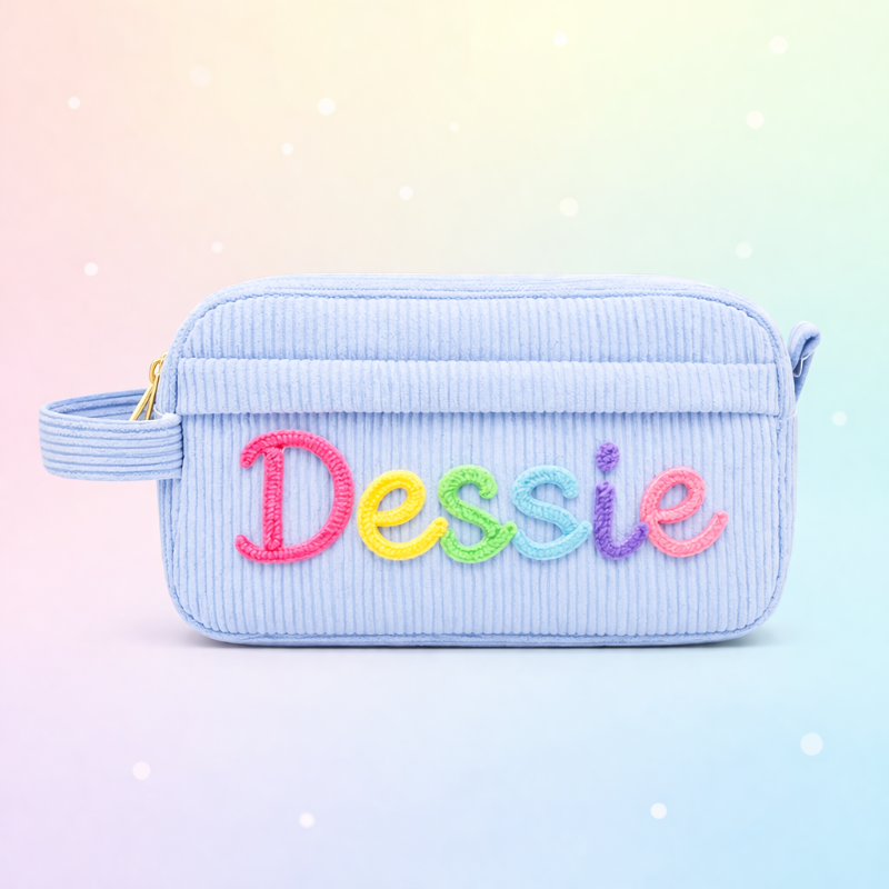 SchoolJoy– Praktisch&Persönlich – Personalisiertes Federmäppchen Blå | Pädagogisches Holzspielzeug SchoolJoy– Praktisch&Persönlich – Personalisiertes Federmäppchen Blå | Pädagogisches Holzspielzeug von Mein Kleines Baby