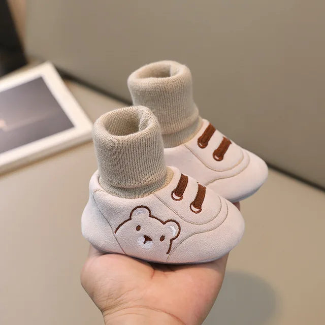 Toddler Sneaker Socks™ - Tiny Feet Parade - Sneaker Socken Beige / M (6-18 Monate) | Pädagogisches Holzspielzeug von Mein Kleines Baby