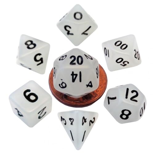 Metallic Dice Games LIC4310 Metallic-Mini-Würfel, 10 mm, leuchtet klar mit schwarzen Zahlen, 7 Stück von Metallic Dice Games