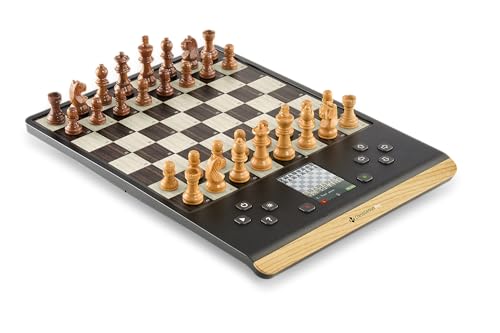 MILLENNIUM ChessGenius Pro Wood Edition M818 Schachcomputer – Edle Holzoptik mit Echtholzfiguren, benutzerfreundliche Bedienung, mobil und vielseitig, ideal für Hobbyspieler mit KI-Lernfunktionen von Millennium