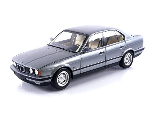 Minichamps - Miniaturauto zum Sammeln, 100024008, Grey Metallic von Minichamps