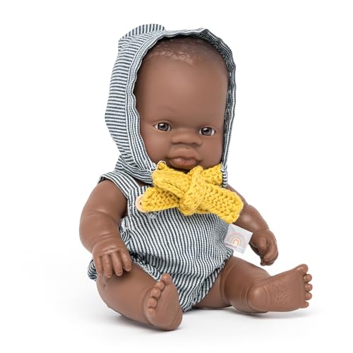 Miniland Dolls Babypuppe, 21 cm, afrikanischer Herkunft, traditionell in Spanien hergestellt, mit Kleidung und Accessoires in Blau und Gelb. von Miniland