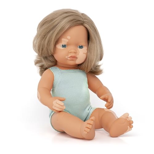 Miniland Kaukasische dunkelblonde Puppe mit Vitiligo, 38cm, handgefertigt, mit Duft. Inklusive Puppen. Vielfältigkeit. Bunte Edition. von Miniland