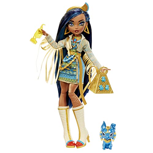 Monster High Cleo de Nile Puppe, Mummie Modepuppe, Königliches Outfit, Killerstiefel, Pyramidenrucksack, Zubehör, für Kinder ab 4 Jahren, HHK54 von Monster High