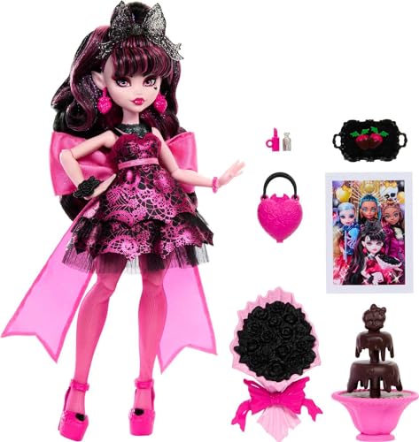 Monster High Monster Ball Puppe Draculaura im Partykleid mit thematischem Zubehör inklusive Schokoladenbrunnen von Monster High