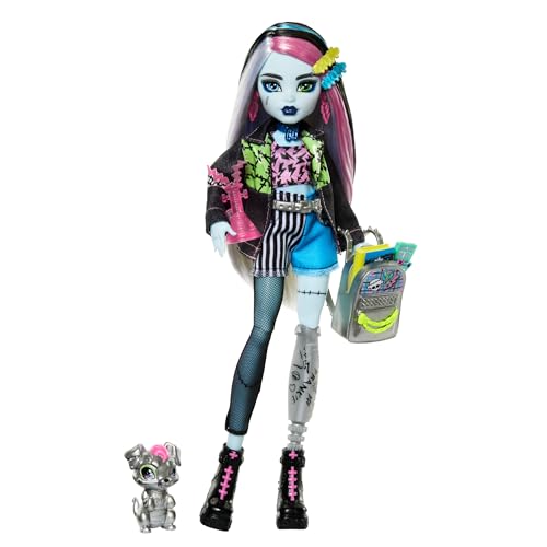 Monster High Frankie Stein-Puppe in Jeansjacke und Shorts, zum Lieferumfang gehören auch ihr Hund Watzie und Zubehörteile wie ein Rucksack, ein Snack und ein Notizbuch, HXH73 von Monster High