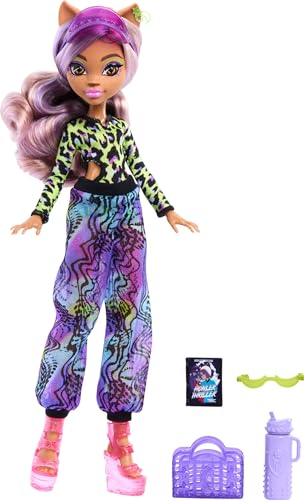 Monster High Scare-adise Island Clawdeen Wolf Puppe mit Badeanzug, Jogger und Strandzubehör wie Visier, Wasserflasche und Buch von Monster High