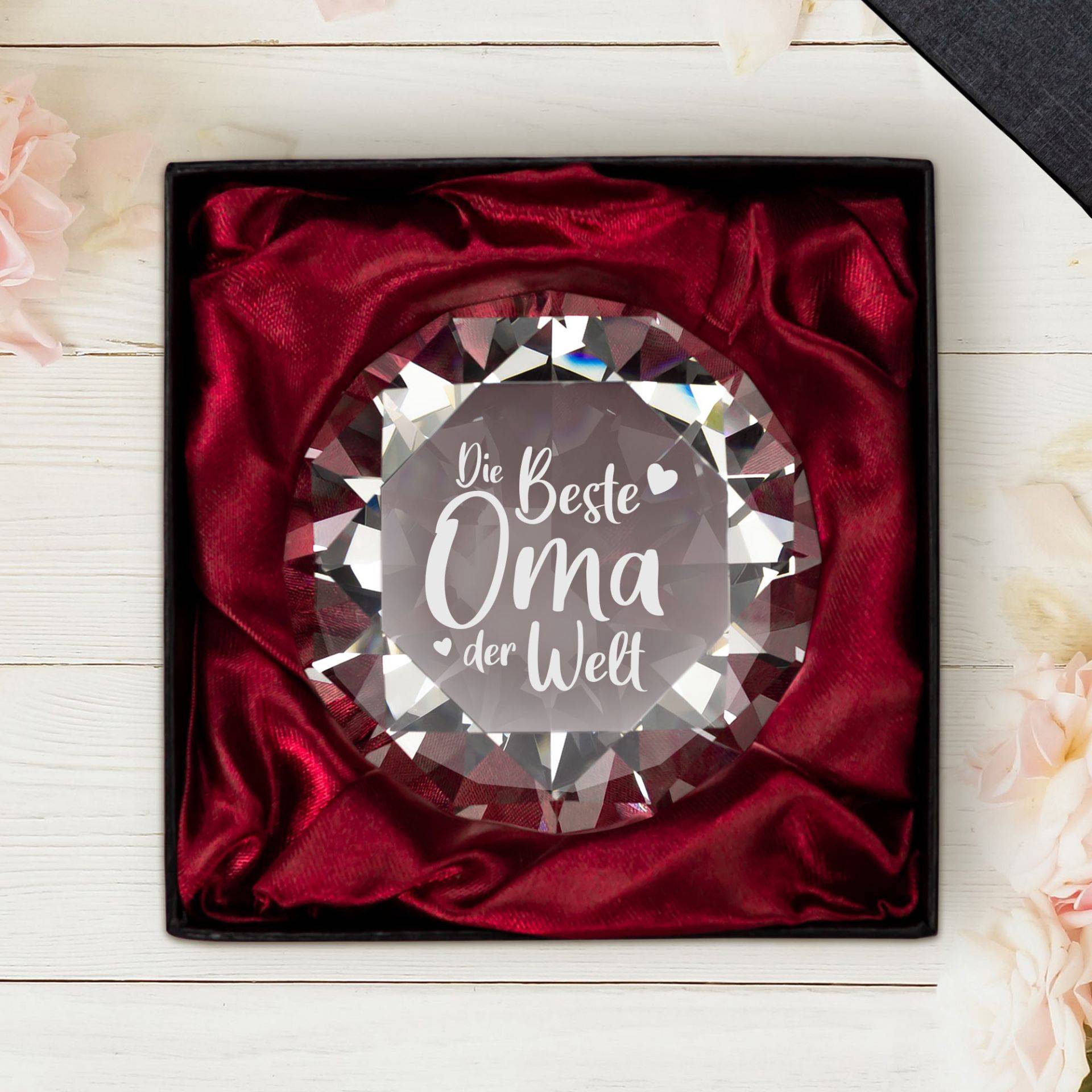 Diamant Kristall mit Gravur - Oma Diamant Kristall mit Gravur - Oma von Monsterzeug