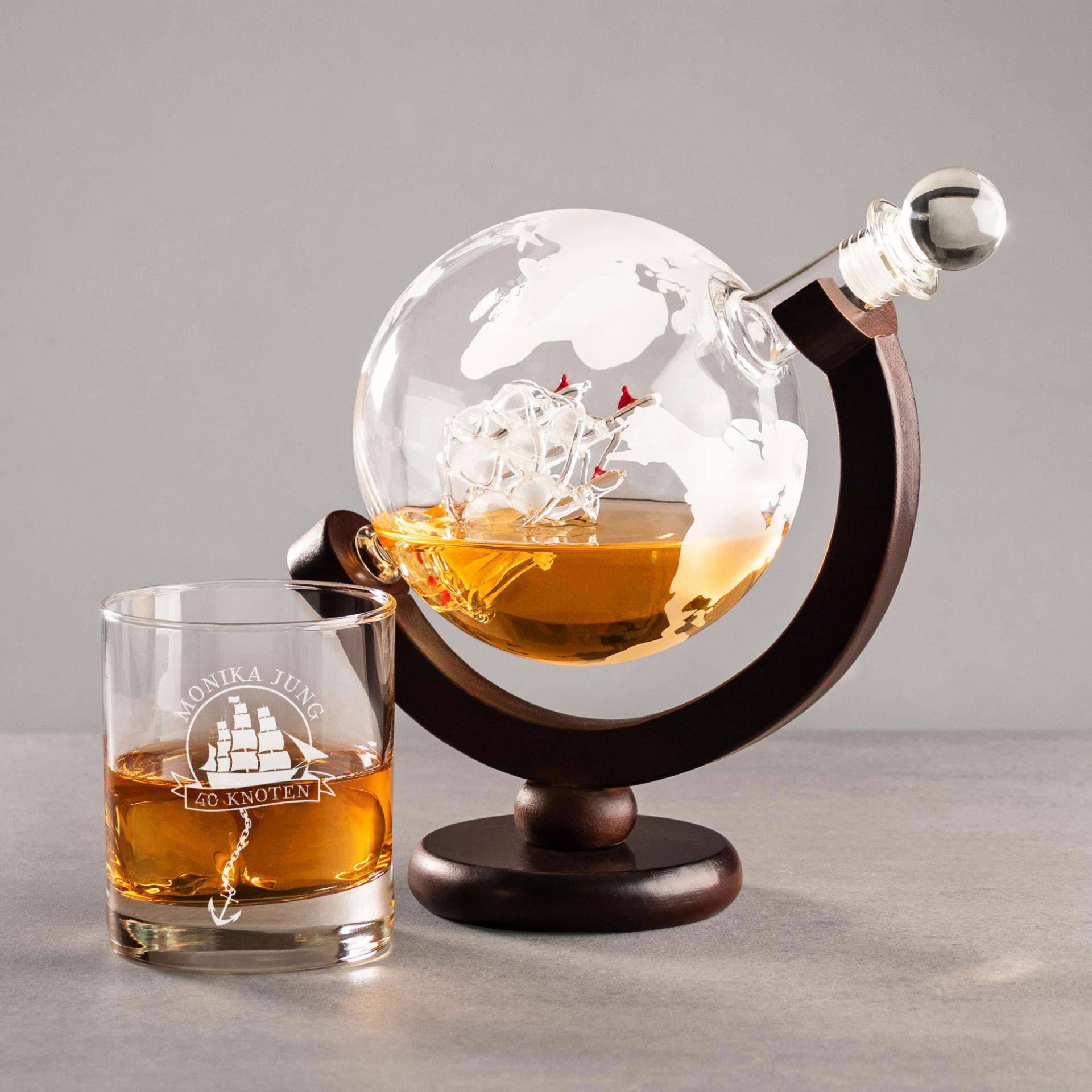 Rum Set mit Globus Karaffe und Glas - Segelschiff von Monsterzeug