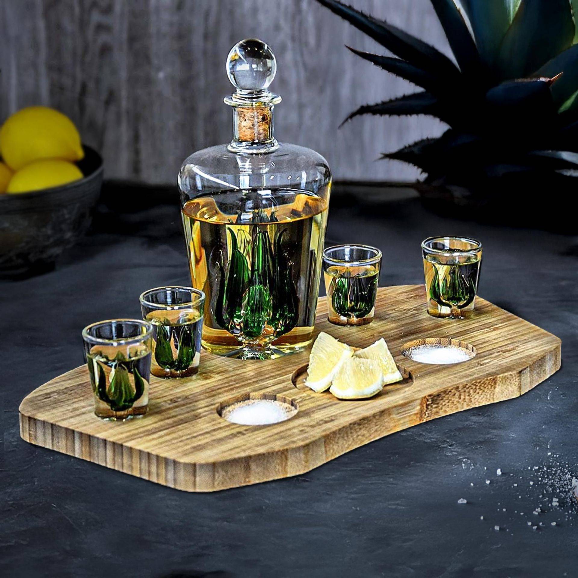 Tequila Geschenkset - Karaffe mit 4 Shotgläsern Tequila Geschenkset - Karaffe mit 4 Shotgläsern von Monsterzeug