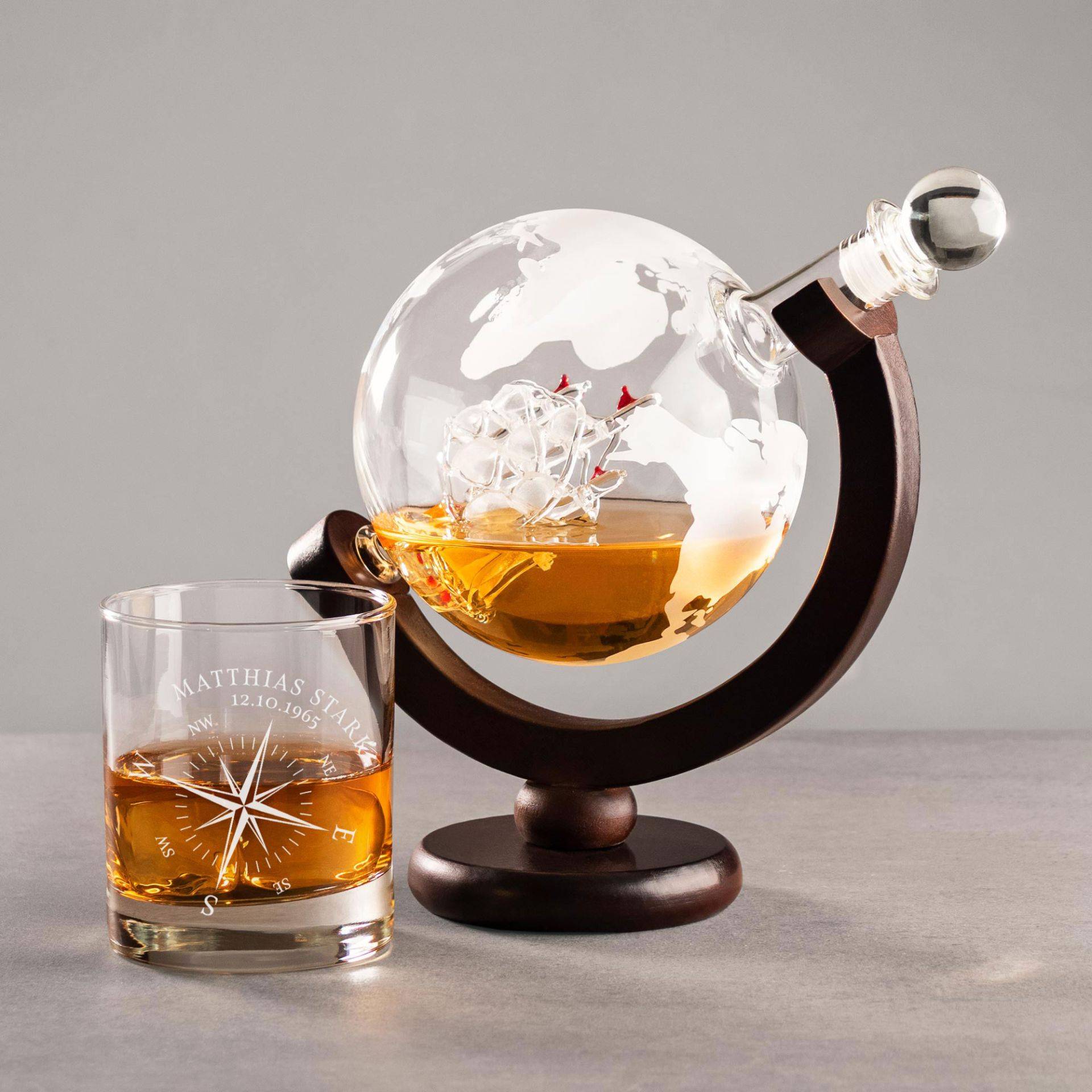 Whisky Set mit Globus Karaffe und Glas - Kompass Whisky Set mit Globus Karaffe und Glas - Kompass von Monsterzeug