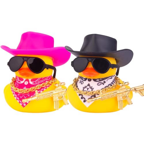 Mwmoeen Gummi Ente für Auto Armaturenbrett Dekorationen, 2 Stück gelbe Ente Auto Ornamente mit Cowboyhut Schal Sonnenbrille Goldkette und coole Requisiten für Auto, Büro, Haus Dekoration von Mwmoeen