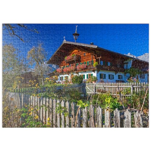 MyPuzzle Bauernhaus gegen Kaisergebirge (2344m), Reith bei Kitzbühel, Österreich - Premium 500 Teile Puzzle - MyPuzzle Sonderkollektion von Puzzle Galaxy von MyPuzzle.com