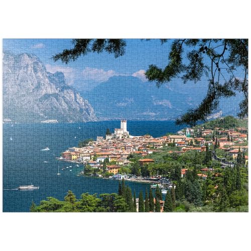 MyPuzzle Blick nach Malcesine am Gardasee mit der Scaligerburg (14/15 Jh.) - Premium 1000 Teile Puzzle - MyPuzzle Sonderkollektion von Puzzle Galaxy von MyPuzzle.com