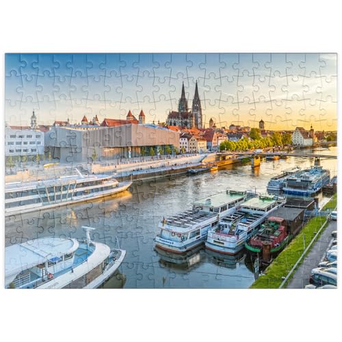 MyPuzzle Museum der Bayerischen Geschichte am Ufer der Donau mit dem Regensburger Dom - Premium 200 Teile Puzzle - MyPuzzle Sonderkollektion von Puzzle Galaxy von MyPuzzle.com