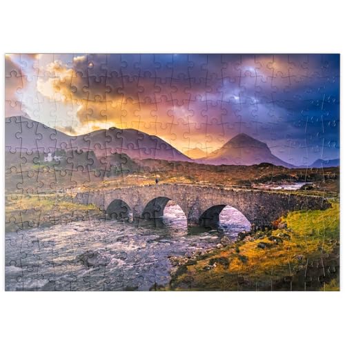 MyPuzzle Old Vintage Backsteinbrücke über den Fluss in Sligachan, Isle of Skye, Schottland - Premium 200 Teile Puzzle - MyPuzzle Sonderkollektion von Puzzle Galaxy von MyPuzzle.com