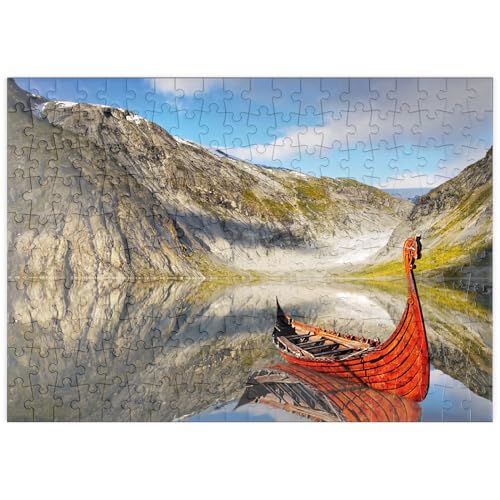 MyPuzzle Wikinger-Boot in einem Fjord in Norwegen - Premium 200 Teile Puzzle - MyPuzzle Sonderkollektion von Starnberger Spiele von MyPuzzle.com