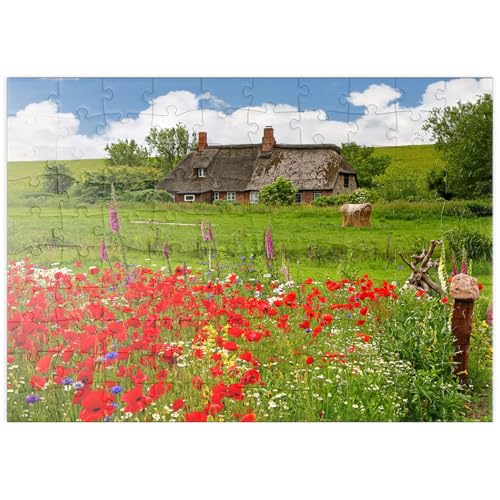 MyPuzzle Sommerwiese mit Mohnblumen und Bauernkate bei Westerhever - Premium 100 Teile Puzzle - MyPuzzle Sonderkollektion von Puzzle Galaxy von MyPuzzle.com