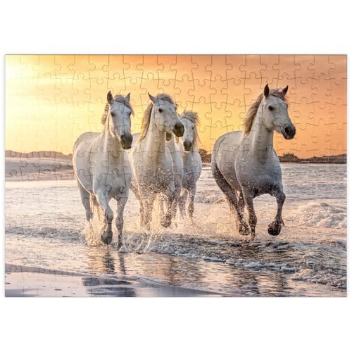 MyPuzzle Weiße Camargue Pferde galoppieren am Strand, Frankreich - Premium 200 Teile Puzzle - MyPuzzle Sonderkollektion von Puzzle Galaxy von MyPuzzle.com