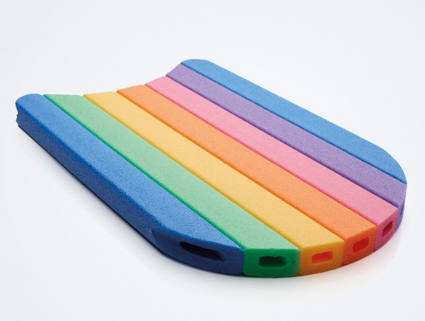 Schwimmbrett Kickboard Schwimmhilfe Comfy Kick in Regenbogenfarben von NMC (Hersteller von synthetischer Schaumstoffe)