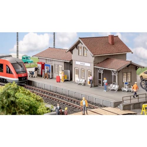 NOCH® Figuren-Themenwelt „Bahnsteig”, mit Reisende, H0 Figuren für Modellbahn Zubehör 1:87 Skala von NOCH