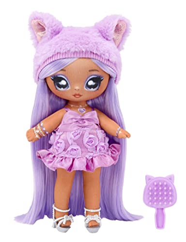 NA! NA! NA! SurpriseSweetest Gems Serie - Valentina Lovely Geburtsstein Amethyst - 19 cm große Modepuppe mit lila Haaren, Satinkleid, Mütze, Bürste - Zum Sammeln - Für Kinder ab 5 Jahren von Na! Na! Na! Surprise