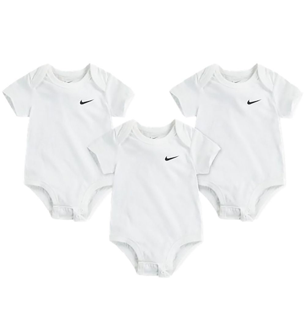Nike Bodys k/ä - Swoosh - 3er-Pack - Weiß - Nike - 0-3 mt - Body K/Ä Nike Bodys k/ä - Swoosh - 3er-Pack - Weiß - Nike - 0-3 mt - Body K/Ä von Nike