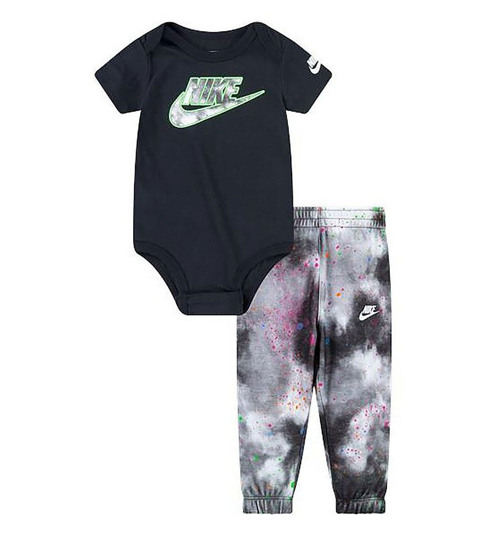 Nike Hosen/Body k/ä - Batik - 3er-Pack - Schwarz - Nike - 6 mt - Body K/Ä Nike Hosen/Body k/ä - Batik - 3er-Pack - Schwarz - Nike - 6 mt - Body K/Ä von Nike