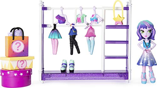 Off The Hook Style Studio, Fashion Fun Playset with 4" Small Doll & Fashions & Accessories, for Girls Aged 5 & Up von Off the Hook