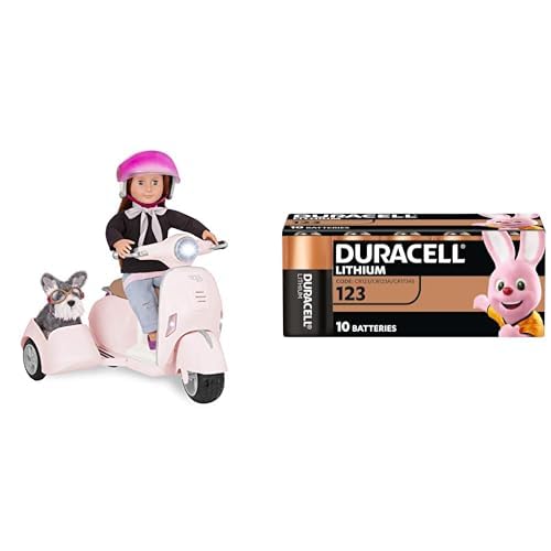 Our Generation – Fahrzeug Spielset – Helm & Beiwagen – 46 cm Puppenzubehör – Rollenspiel – Spielzeug für Kinder ab 3 Jahren – Roller mit Beiwagen + Duracell High Power Lithium 123 Batterie 3 V (CR123 von Our Generation