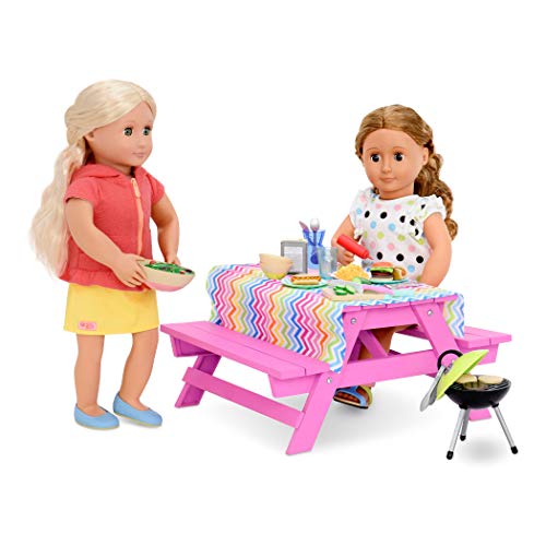 Our Generation – Lebensmittel-Spielzeug – Rosa Gartenmöbel – 46 cm Puppenzubehör – Fantasiespiel – Spielzeug für Kinder ab 3 Jahren – Picknick-Tisch mit Snacks von Our Generation