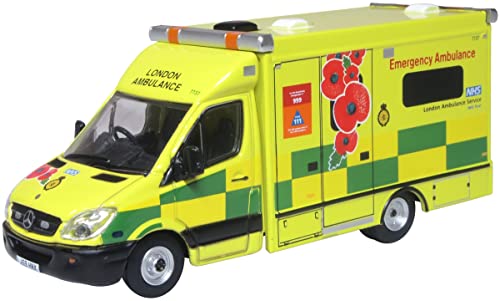 Oxford Die Cast Mercedes Ambulance - London Ambulance Service (Remembrance Day) von Oxford Diecast