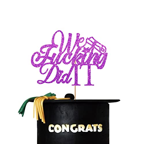 We Did It Cake Topper, Congrats Grad Cake Topper, Klasse of 2023 Kuchendekoration, lustige Abschlussfeier Party Dekorationen - Lila Glitzer von PINKAAJ