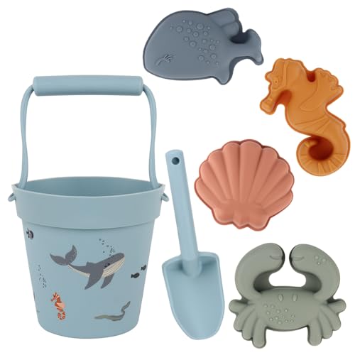 PLLYPE Sandspielzeug Set aus Silikon, 6PCS Sandkastenspielzeug für Jungen Mädchen mit Eimer Schaufel und 4 Sandförmchen, Sandspielzeug Set ab 2 3 4 5 Jahr(Meerestiere) von PLLYPE