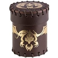 Pegasus QWOCFDR2 - Dice Cup, Flying Dragon, Leather, Brown & Golden, Würfelbecher Pegasus QWOCFDR2 - Dice Cup, Flying Dragon, Leather, Brown & Golden, Würfelbecher von Pegasus Spiele